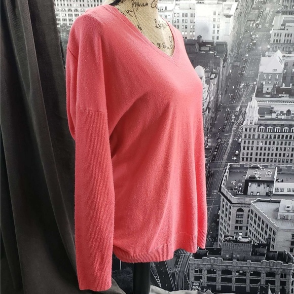 A/E Peach V Neck Relaxed Fit Sweater Ladies Large - Picture 2 of 7